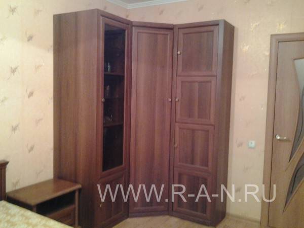 Шкаф в комнате