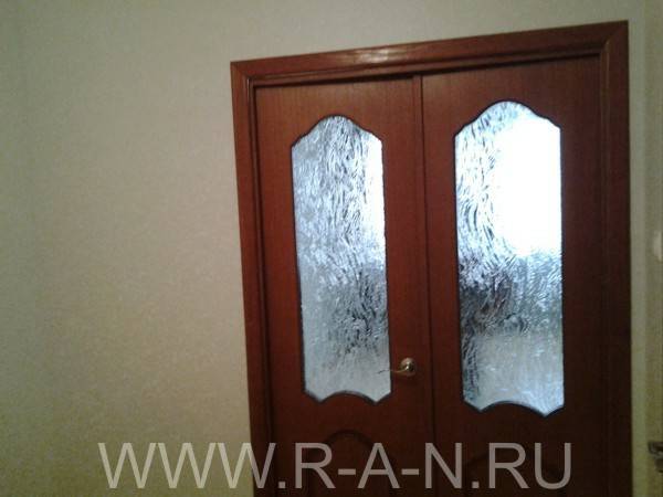 Коридор и двойная дверь в комнату