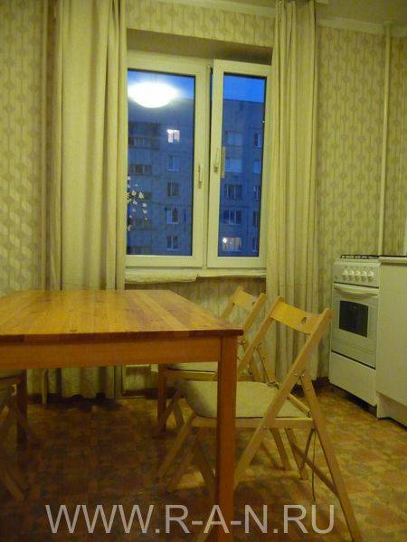 Кухонный стол
