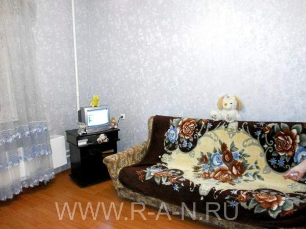 Комната с диваном