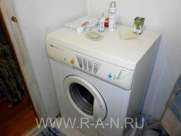 В ванне установлена стиральная машинка
