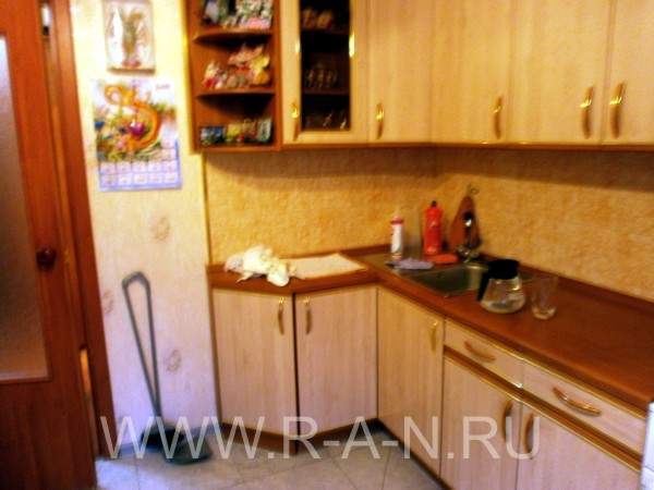 Кухня с мебелью и техникой